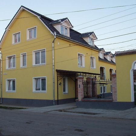 Pensiunea Poarta Oilor Gîrbova 외부 사진